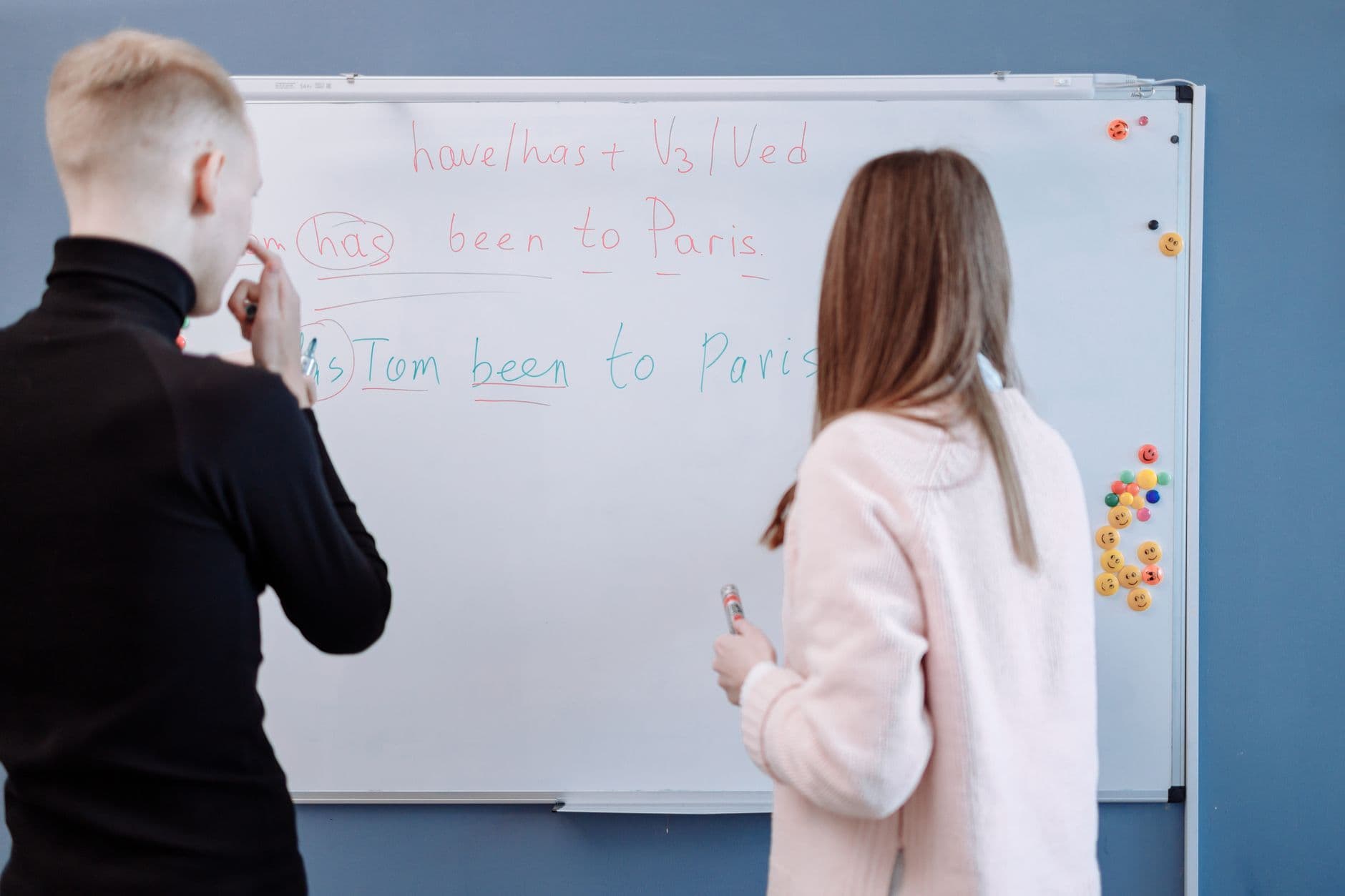 Pourquoi les Français se croient-ils nuls en anglais ? Ce que mesurent les tests, et ce que la croyance y ajoute